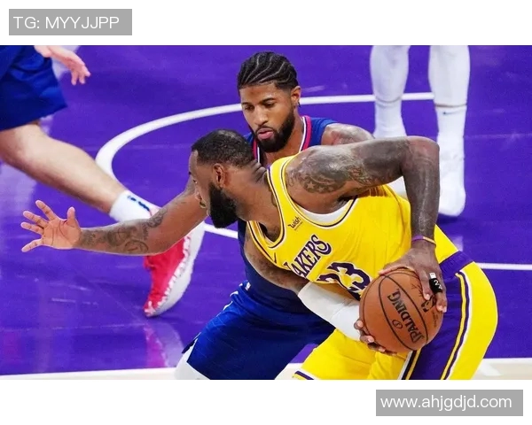 在乔治对比众星后为何最终选择小卡作为最强小前锋的原因分析